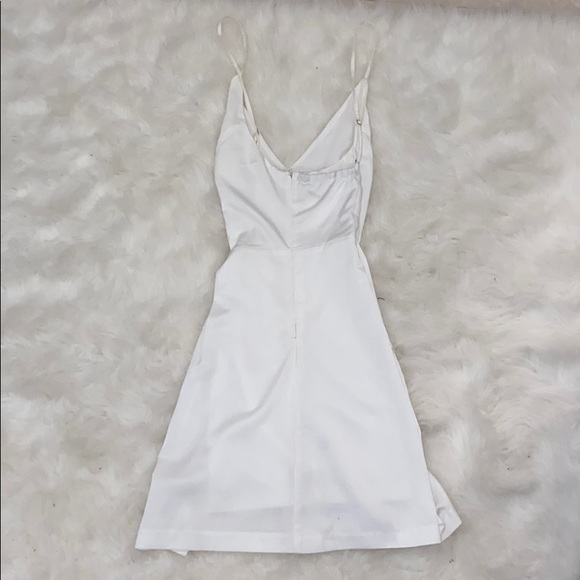 Essue white dress (L) - Picture 2 of 2